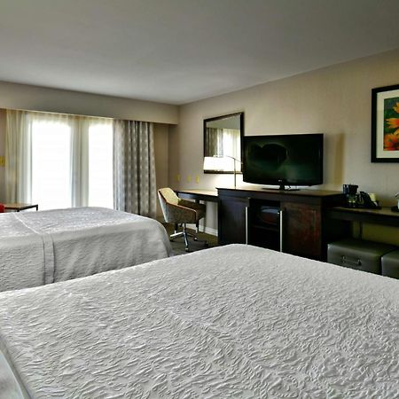 Hampton Inn & Suites Fredericksburg Bagian luar foto