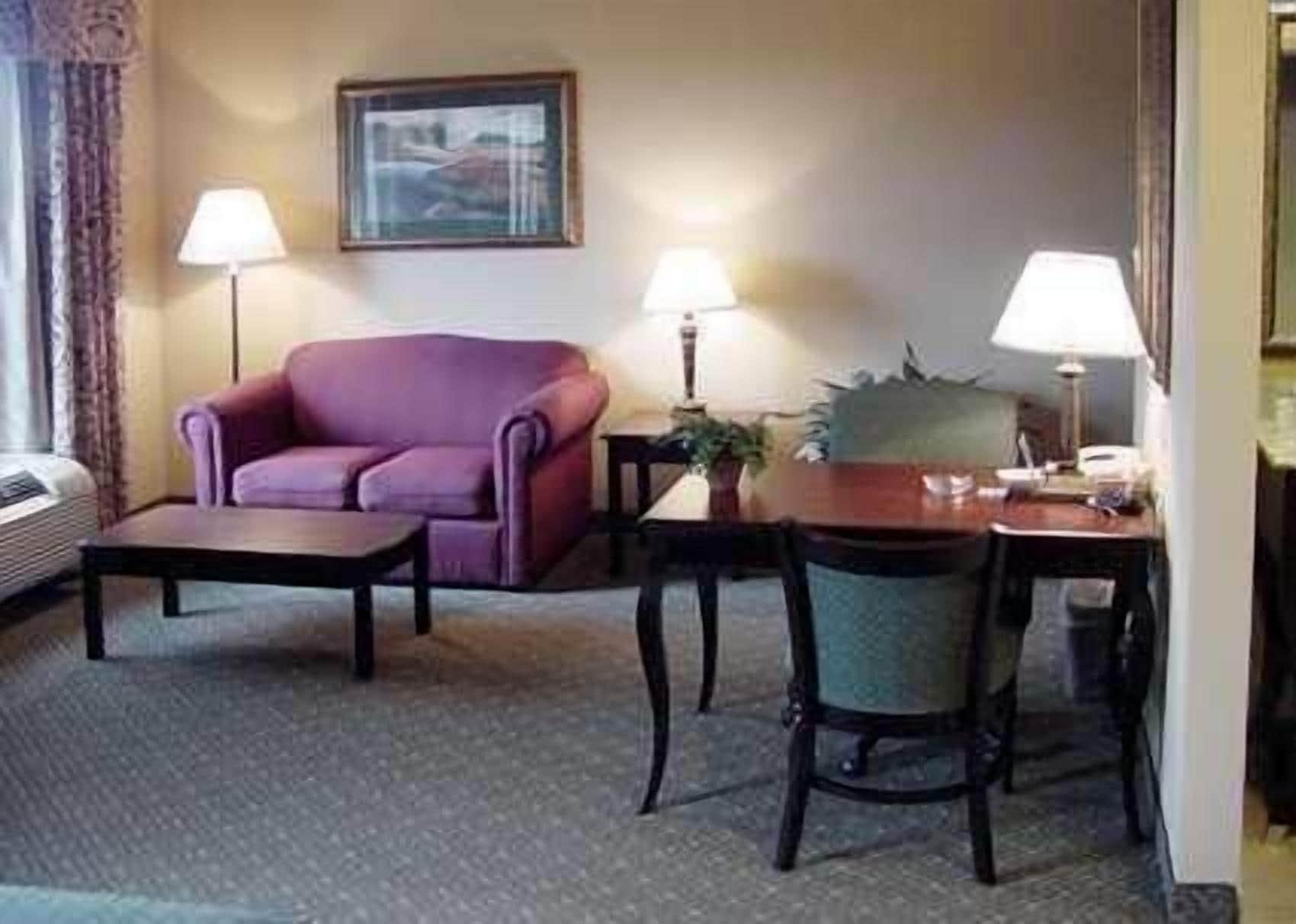 Hampton Inn & Suites Fredericksburg Bagian luar foto