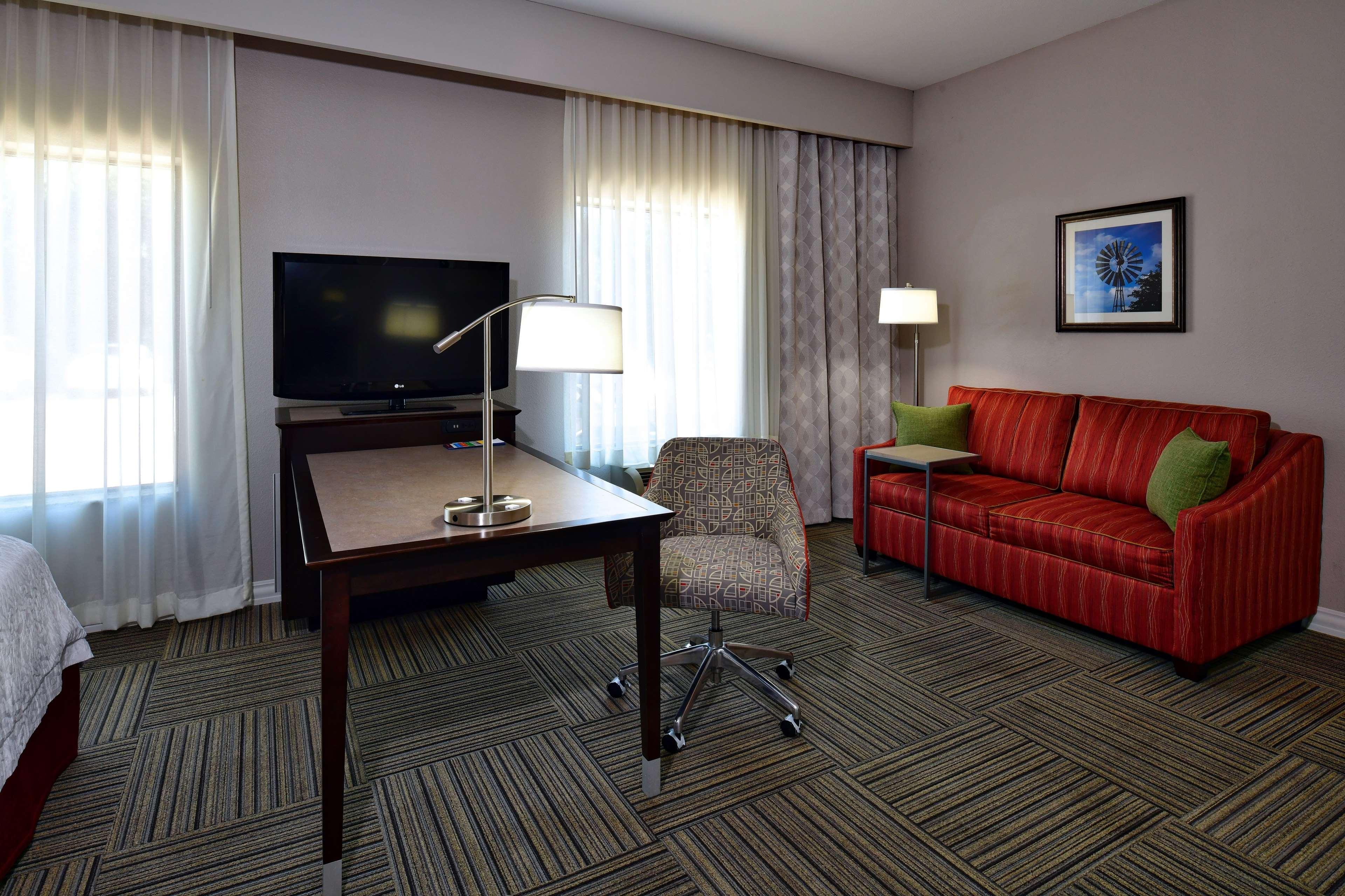 Hampton Inn & Suites Fredericksburg Bagian luar foto