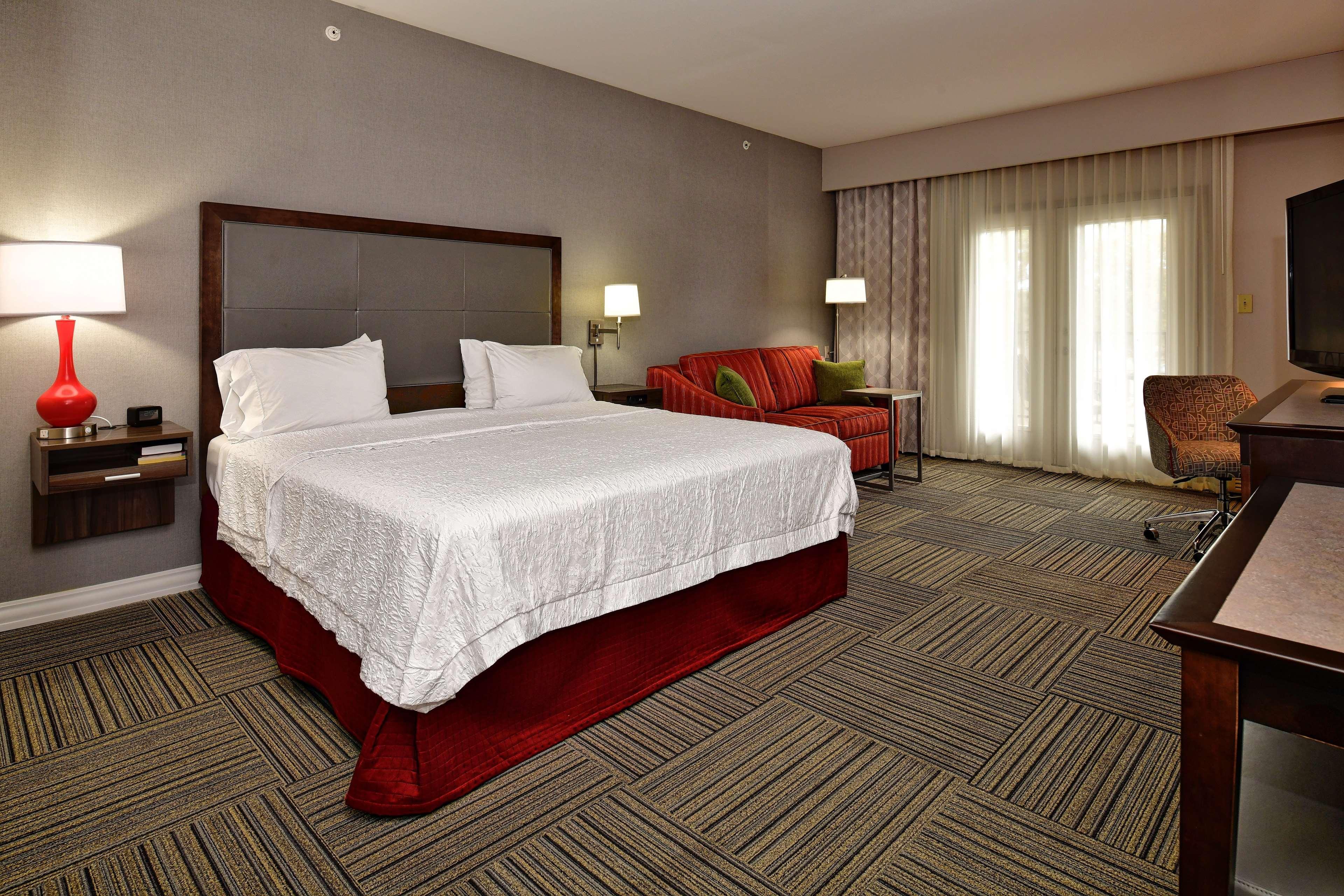 Hampton Inn & Suites Fredericksburg Bagian luar foto
