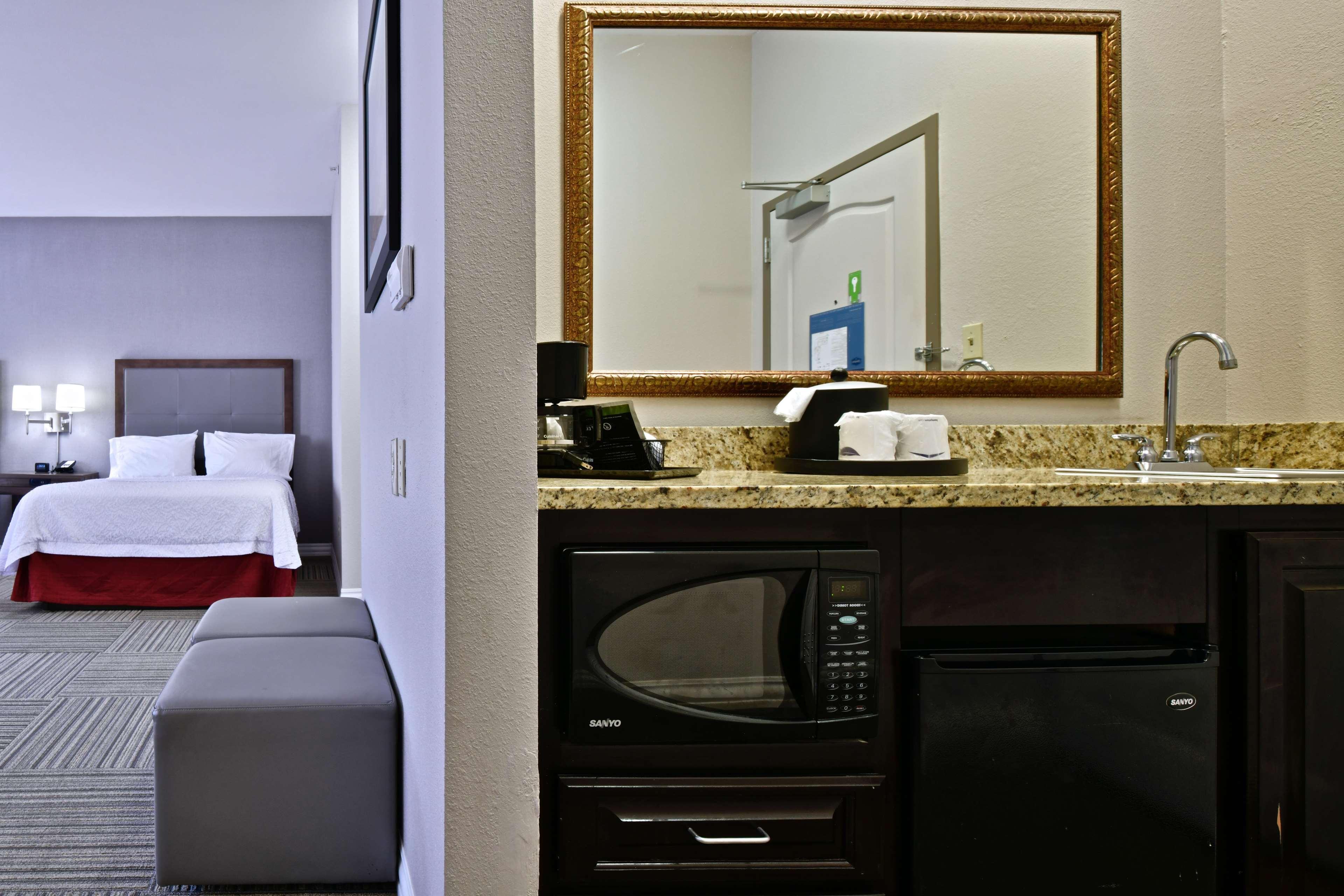 Hampton Inn & Suites Fredericksburg Bagian luar foto