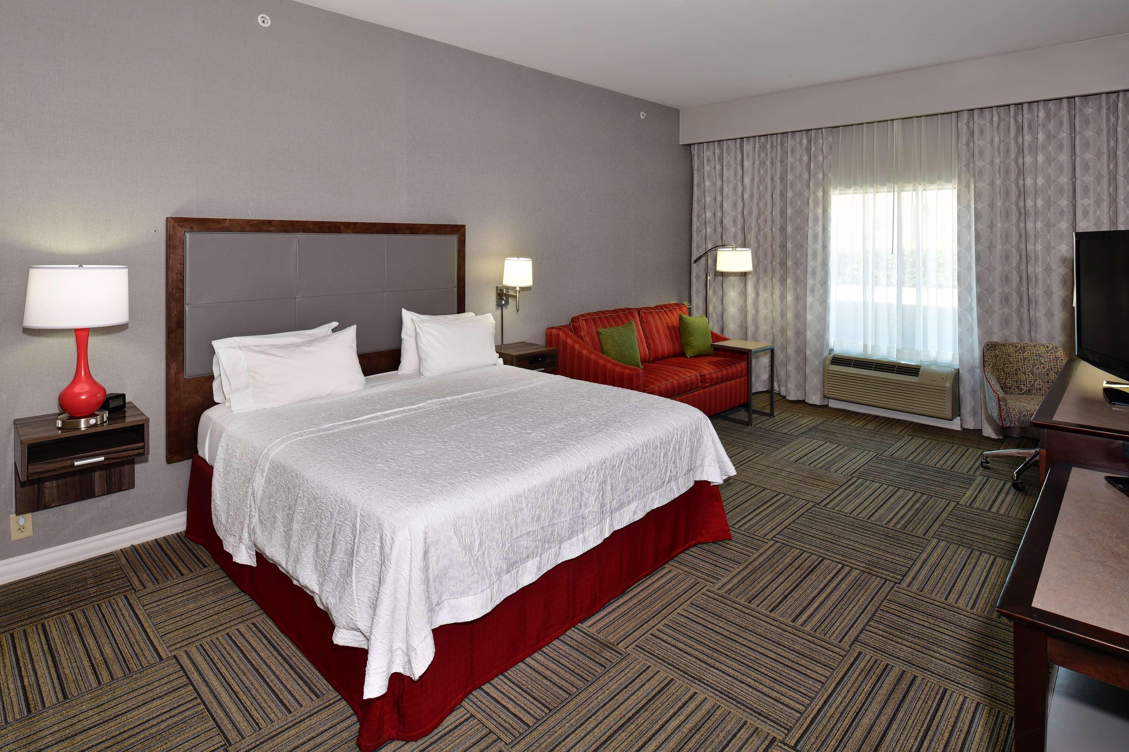 Hampton Inn & Suites Fredericksburg Bagian luar foto