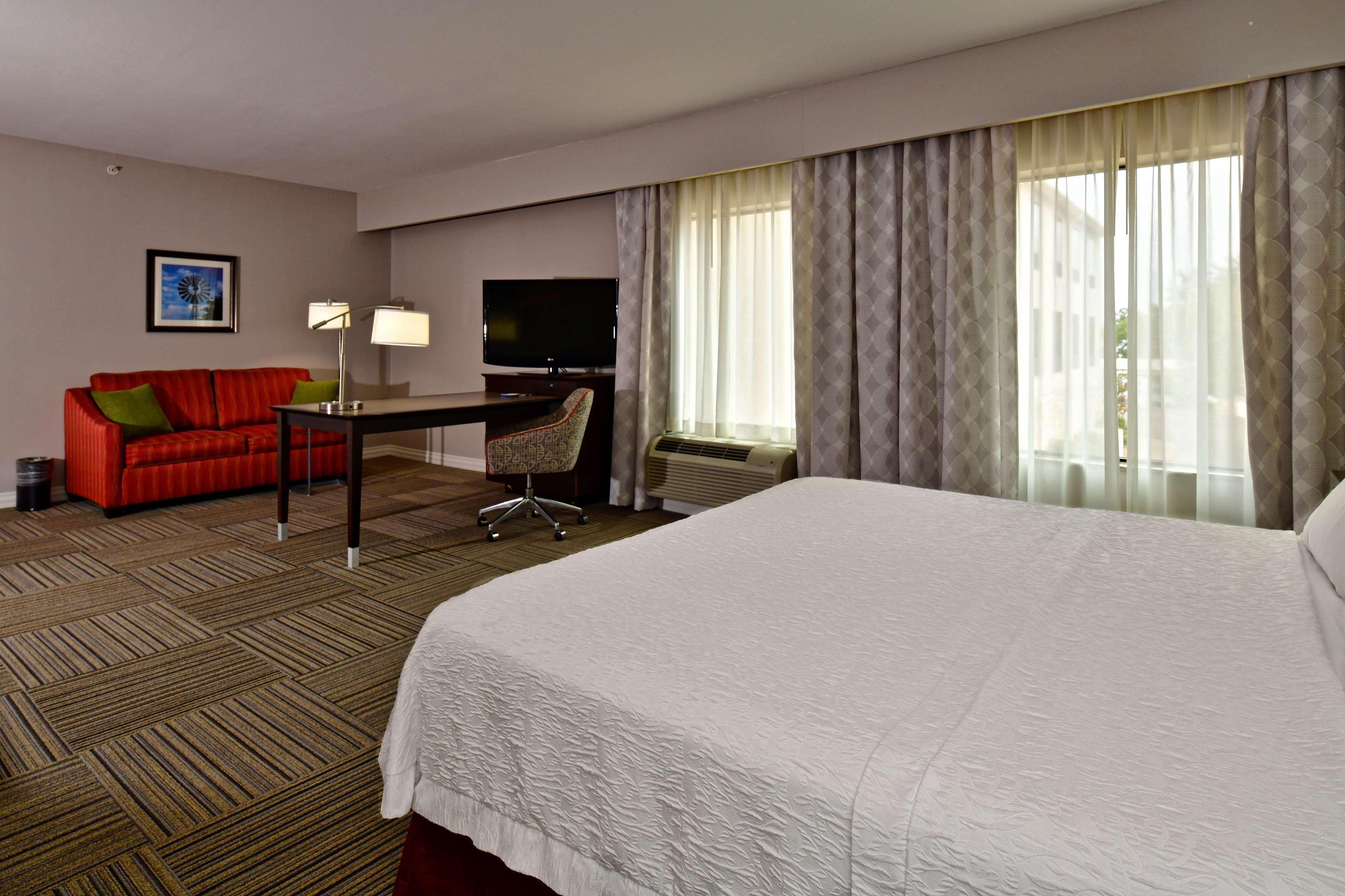 Hampton Inn & Suites Fredericksburg Bagian luar foto