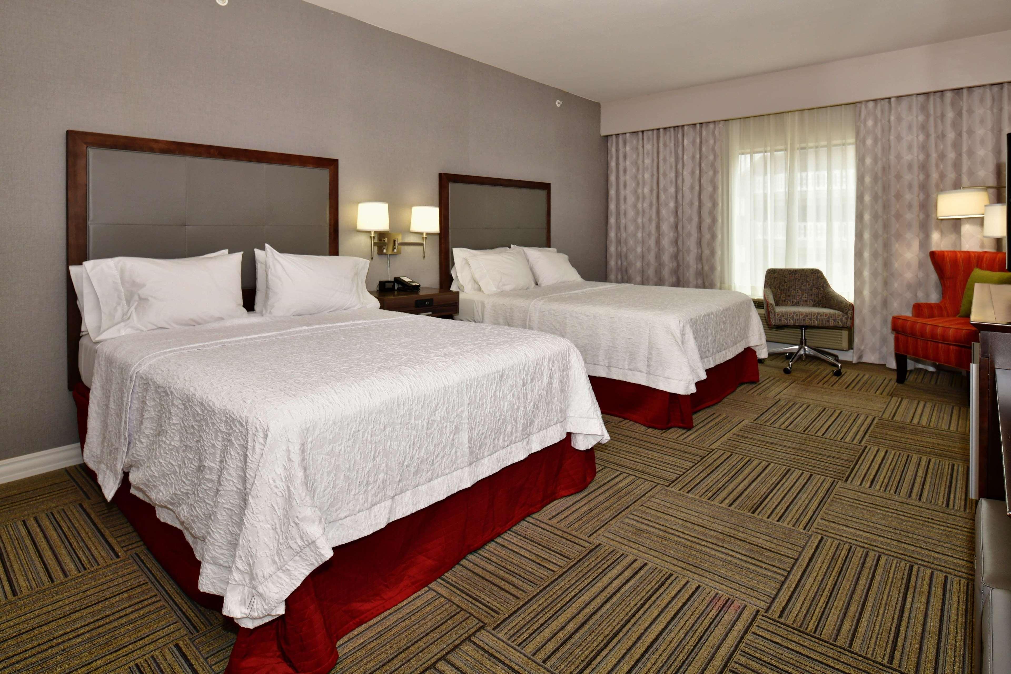 Hampton Inn & Suites Fredericksburg Bagian luar foto