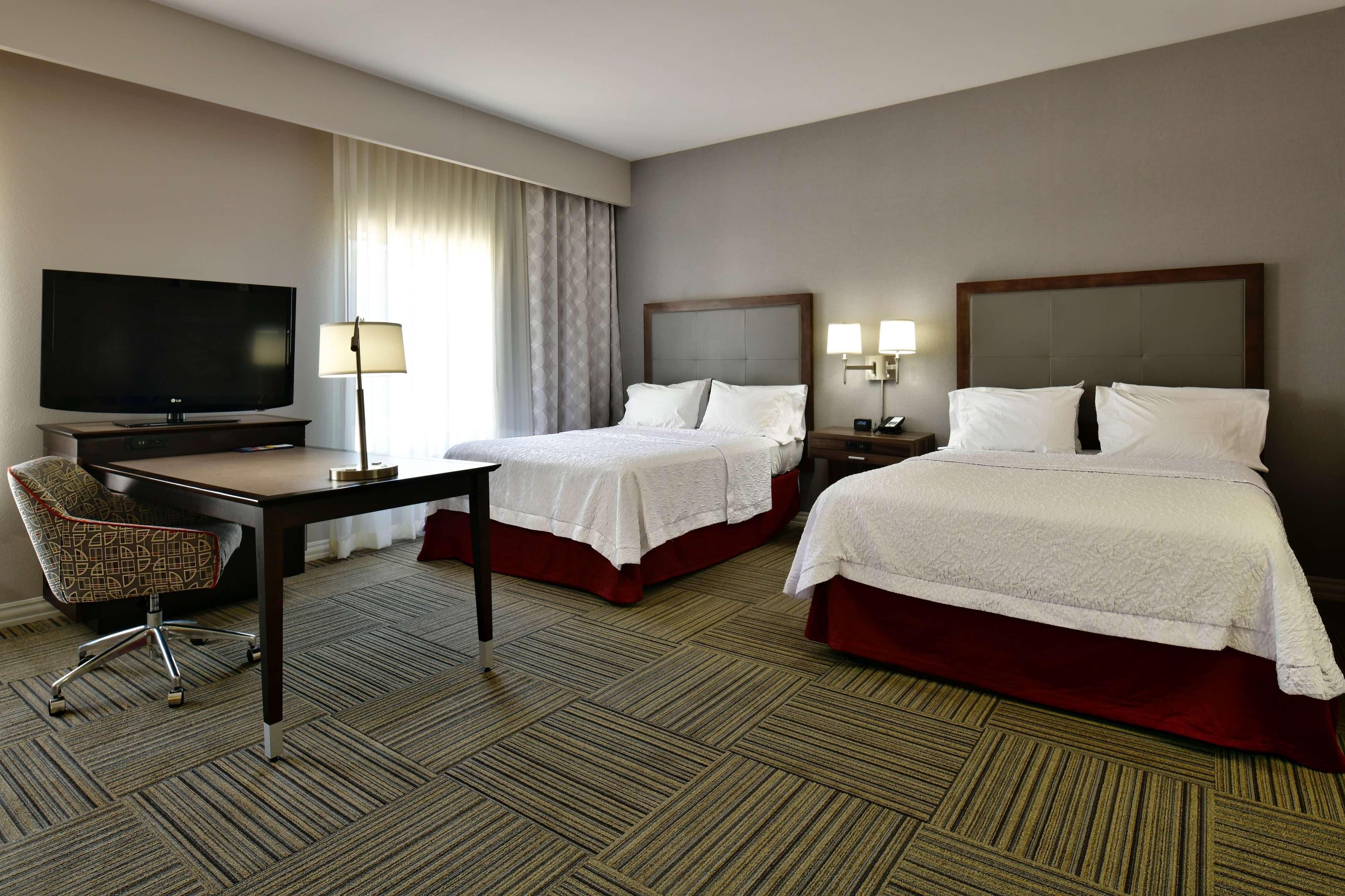Hampton Inn & Suites Fredericksburg Bagian luar foto