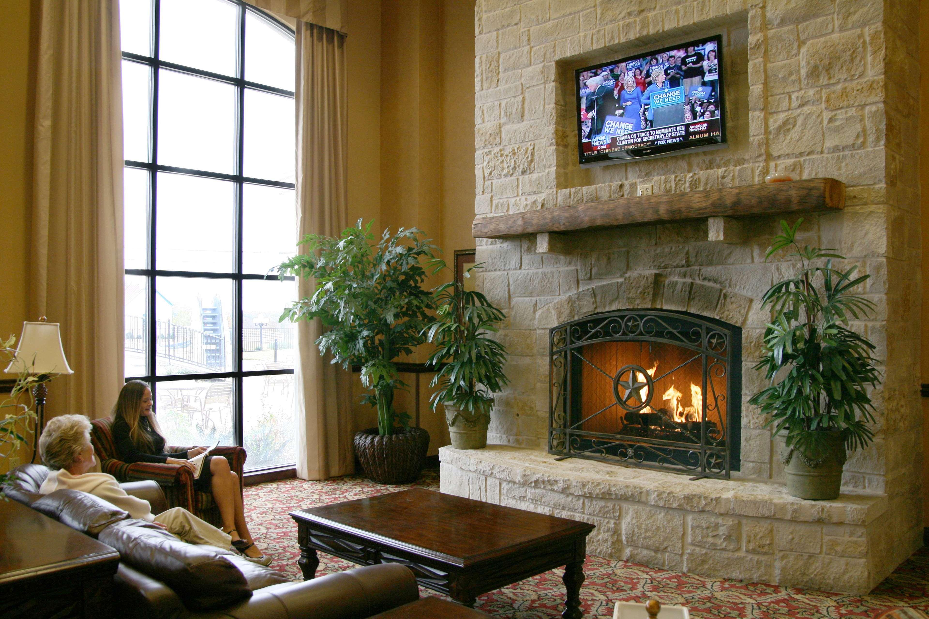 Hampton Inn & Suites Fredericksburg Bagian luar foto