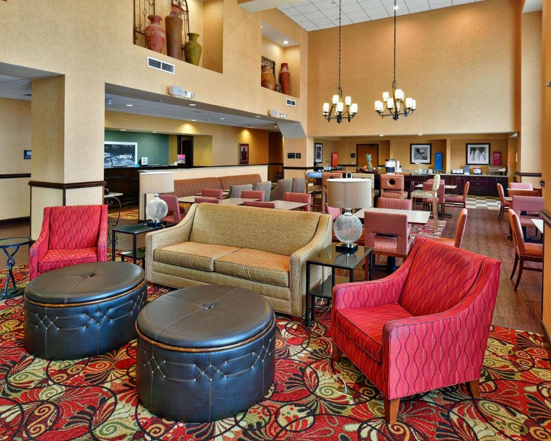 Hampton Inn & Suites Fredericksburg Bagian luar foto