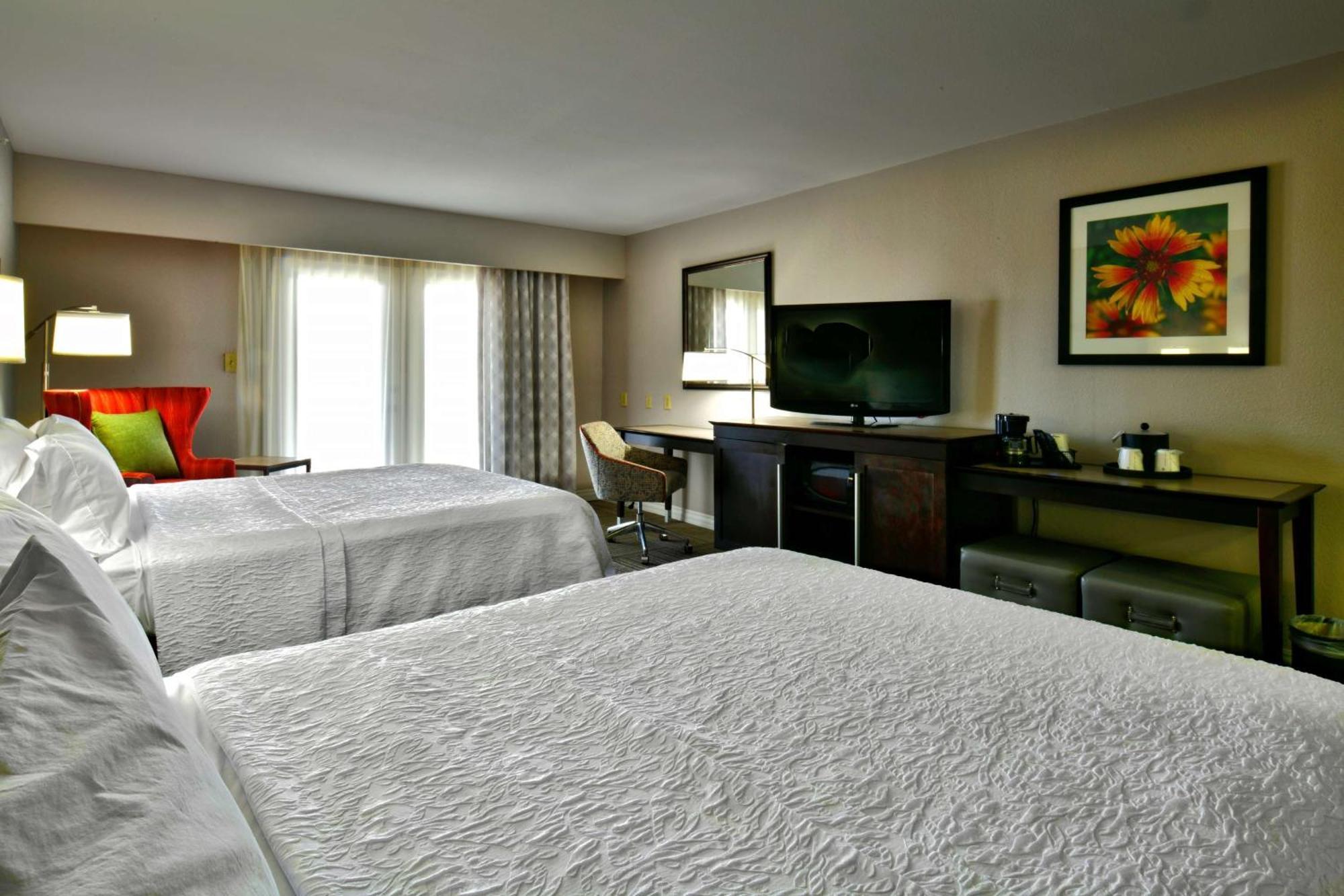 Hampton Inn & Suites Fredericksburg Bagian luar foto