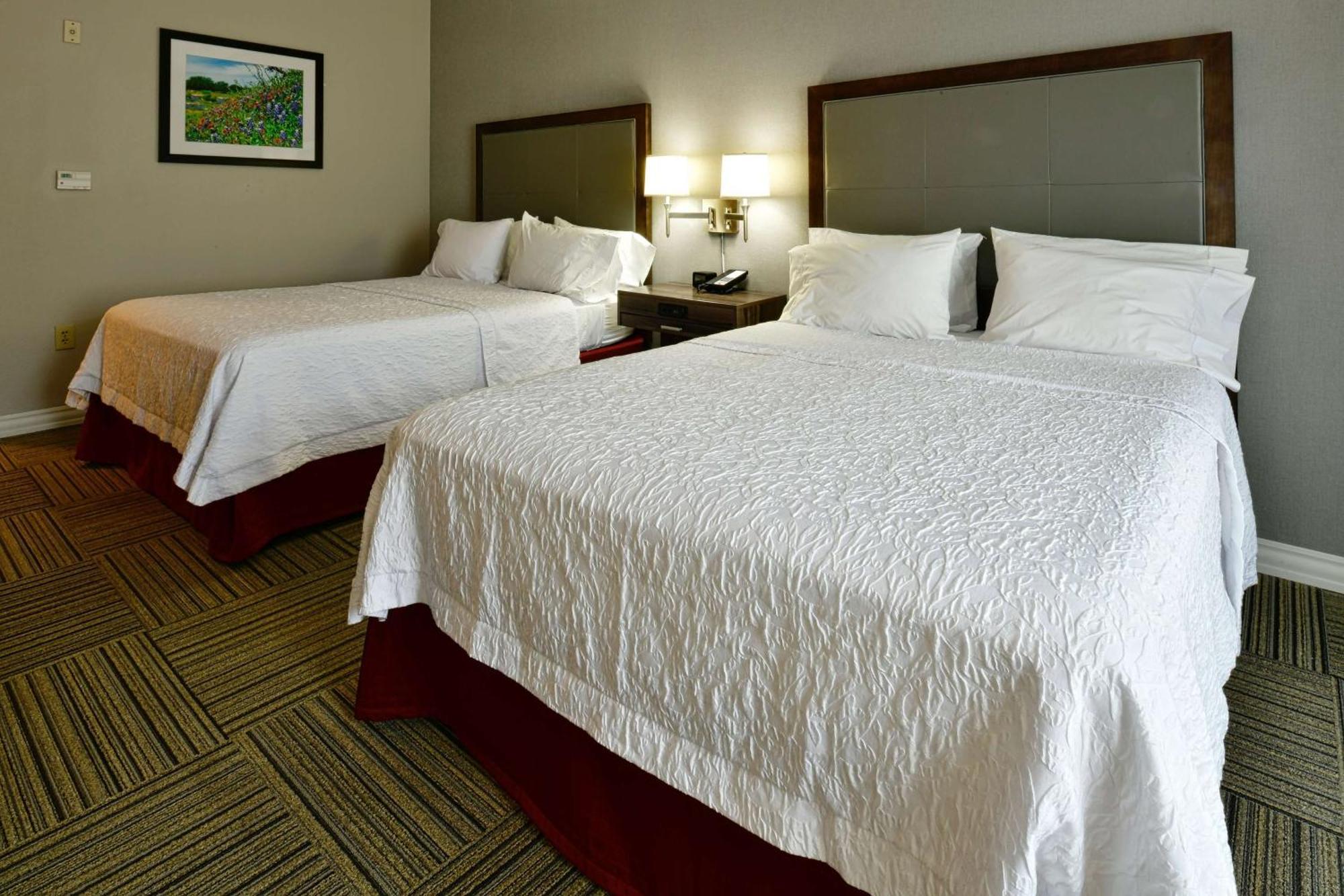 Hampton Inn & Suites Fredericksburg Bagian luar foto