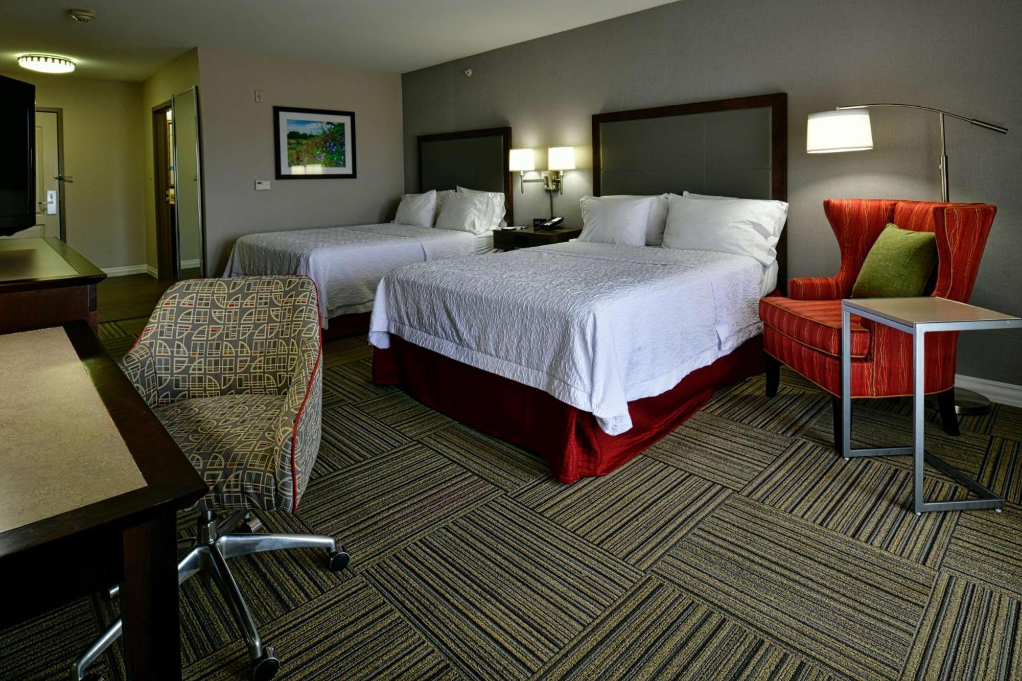 Hampton Inn & Suites Fredericksburg Bagian luar foto